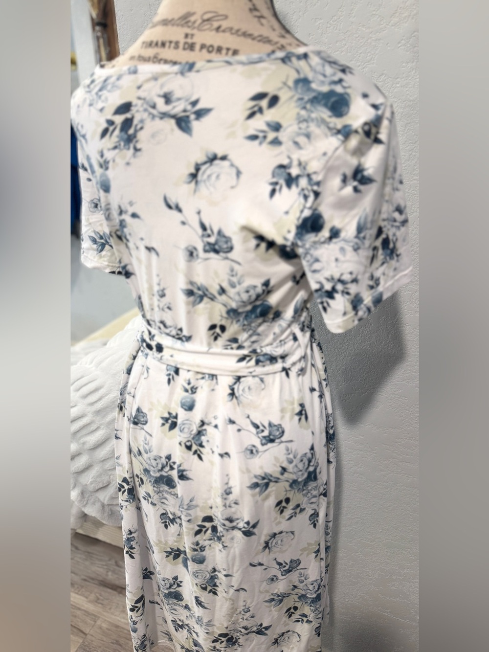 Amazon Maternity Dress Medium M White Blue Floral Tie Waist Baby Shower Midi - Picture 6 of 7